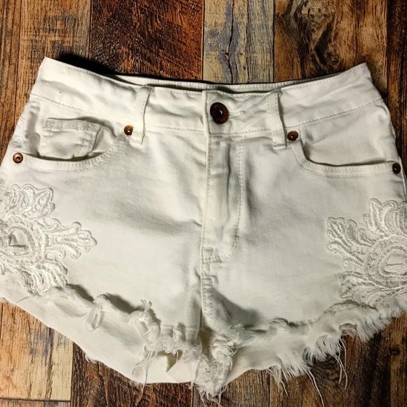 Bullhead Denim Company Pants - Bullhead Denim Co high rise shorts, white, size 0. (#SUM106)